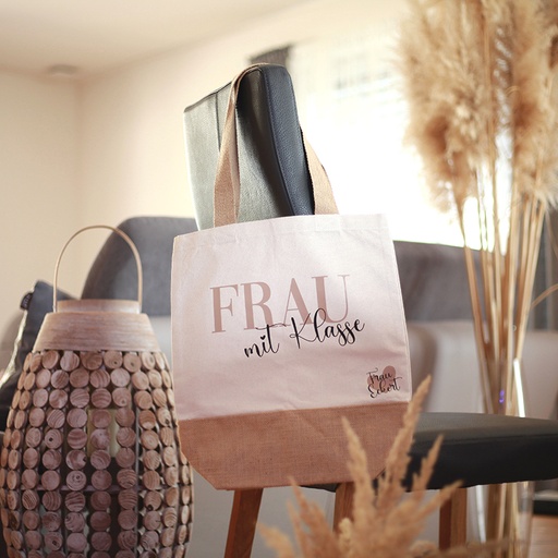 Shopper Frau mit Klasse